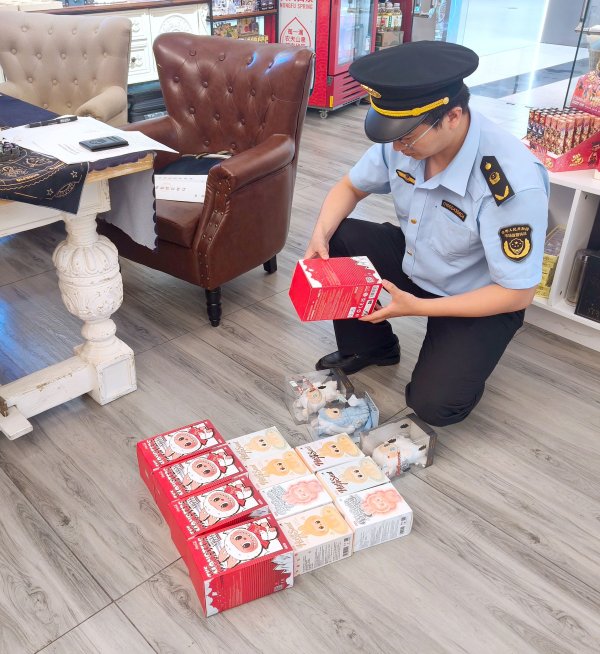 配资论坛 海淀区市场监管局查处一批盗版LABUBU